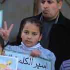 الخليل: وقفة تضامنية مع الصحفي محمد القيق المضرب عن الطعام منذ 48 يوما