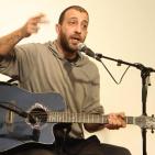 تكريم  المناضله  عايشه عودة عن كتابها  احلام  الحريه  في متحف درويش