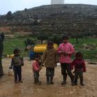 الأحوال المعيشية لأطفال البدو في عين قينيا قضاء رام الله تزامنا مع المنخفض الجوي