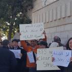 رام الله: إعتصام أمام مدرسة الفرندز احتجاجًا على سياسة الإدارة