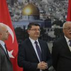 بحضور الرئيس مؤسسة التعاون والتنسيق التركي (تيكا) تسلم 50 فلسطينيا من ذوي الاحتياجات الخاصة كراسي كهربائية