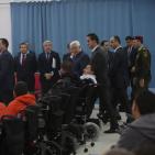 بحضور الرئيس مؤسسة التعاون والتنسيق التركي (تيكا) تسلم 50 فلسطينيا من ذوي الاحتياجات الخاصة كراسي كهربائية