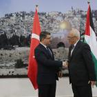 بحضور الرئيس مؤسسة التعاون والتنسيق التركي (تيكا) تسلم 50 فلسطينيا من ذوي الاحتياجات الخاصة كراسي كهربائية