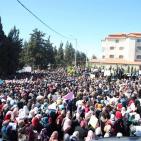 آلاف المعلمين يتعصمون أمام مقر مجلس الوزراء برام الله