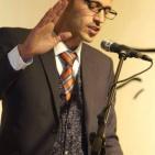 حفل إطﻻق كتاب( رذاذ خفيف)  ل طارق عسراوي في متحف محمود درويش