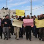 معلمو الخليل ينظمون اعتصاما ومسيرة احتجاجية