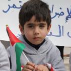 الصحفيون والمعلمون المضربون وأطفال الخليل في وقفة تضامنية مع القيق