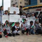 الصحفيون والمعلمون المضربون وأطفال الخليل في وقفة تضامنية مع القيق