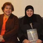 الكاتب  اسامه العيسه  يوقع روايته 