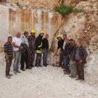 بالصور: اكتشاف كهف في بلدة عرابة