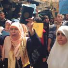 الإحتلال يعتدي على نساء ورجال عند أبواب المسجد الأقصى ويعتقل سيدة