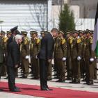 الرئيس محمود عباس يستقبل رئيس رومانيا في رام الله