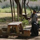 طلبة من مدرسة بكالوريا الرواد في نابلس يقومون بأعمال تنظيف لمنتزه جمال عبد الناصر