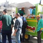 صور.. أول مطعم مُتنقل يسير في شوارع غزة