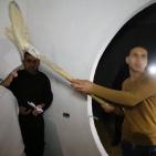 حدث في غزة.. ضربه بالفأس وقطع رأسه