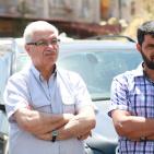 اعتصام أمام مبنى الصليب الأحمر في نابلس احتجاجاً على قرار تقليص الزيارات لعائلات الأسرى مرة بالشهر