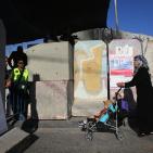 آلاف الفلسطينين يزحفون صوب القدس لأداء صلاة الجمعة الثانية في رمضان