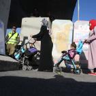 آلاف الفلسطينين يزحفون صوب القدس لأداء صلاة الجمعة الثانية في رمضان