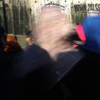 آلاف الفلسطينين يزحفون صوب القدس لأداء صلاة الجمعة الثالثة في رمضان