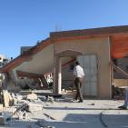 الاحتلال يهدم منزل الشهيد عنان صالح حماد في مخيم قلنديا