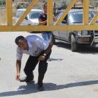 معاناة المواطنين على مداخل الخليل في ظل الطوق الأمني