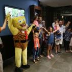 مؤسسة يد بيد تُقيم وجبة افطار لمجموعة من الأطفال