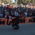 سائق الدرجات النارية الشهير باجروس ينظم عرضا استعراضيا في رام الله