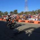 سائق الدرجات النارية الشهير باجروس ينظم عرضا استعراضيا في رام الله