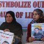 وقفة تضامنية مع الأسيرين المضربين شديد وأبو فارة بالخليل