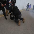 قوات الاحتلال تقمع بالرصاص والغاز مسيرة لـ