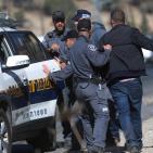 الاحتلال يحاصر قرية باب الشمس ويعتقل 6 نشطاء