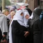 غزة: طابور أصحاب الشؤون الاجتماعية لاستلام المساعدات المالية