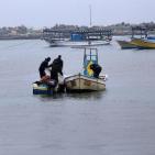 غزة: زيارة شتوية لميناء يتحدى الموج وأكثر