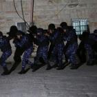 الشرطة تضبط كميات كبيرة من المخدرات والقطع الأثرية في بلدة حزما 