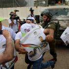 صحفيون يعتصمون أمام حاجز 