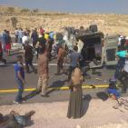 فيديو- مصرع مواطنين واصابة 15 آخرين في انقلاب حافلة