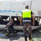 فيديو- مصرع مواطنين واصابة 15 آخرين في انقلاب حافلة