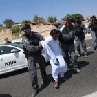 قوات الاحتلال تعتدي على المصلين والمتضامنين في الخان الأحمر