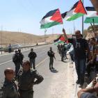 قوات الاحتلال تعتدي على المصلين والمتضامنين في الخان الأحمر