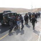 اصابة عدد من المواطنين بينهم الوزير وليد عساف بالاختناق واعتقال مرافقه خلال قمع الاحتلال مسيرة الخان الاحمر