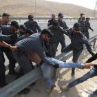 اصابة عدد من المواطنين بينهم الوزير وليد عساف بالاختناق واعتقال مرافقه خلال قمع الاحتلال مسيرة الخان الاحمر