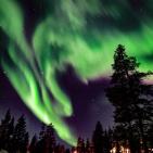 شاهد.. أضواء خلابة تُزين سماء فنلندا