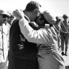 شاهد.. صور نادرة لجمال عبد الناصر على جبهة القتال!