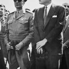 شاهد.. صور نادرة لجمال عبد الناصر على جبهة القتال!