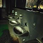 فيديو وصور.. مستوطنون يحرقون مسجد في البيرة