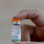 كبار السن يتلقون الجرعة الأولى من لقاح 