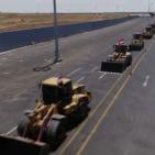 شاهد: معدات وأطقم هندسية مصرية تدخل غزة لإزالة الأنقاض