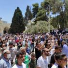 بالصور: 40 ألف مصلٍ يؤدون الجمعة في الأقصى