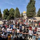 صور: 45 ألف مصلٍ يؤدون صلاة الجمعة في 