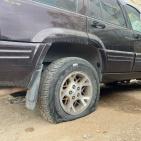 صور: مستوطنون يعطبون إطارات 13 مركبة بالشيخ جراح بالقدس